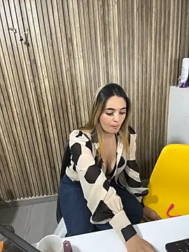 แชท XXX สดของ Antonella_Julieta