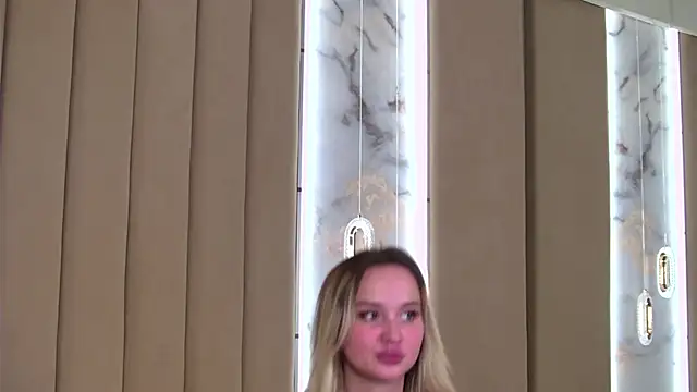 Chat +18 de JuliaHotter ao vivo