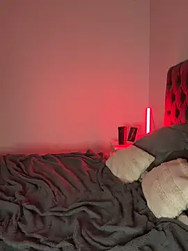 EllaMae's Live XXX Chat