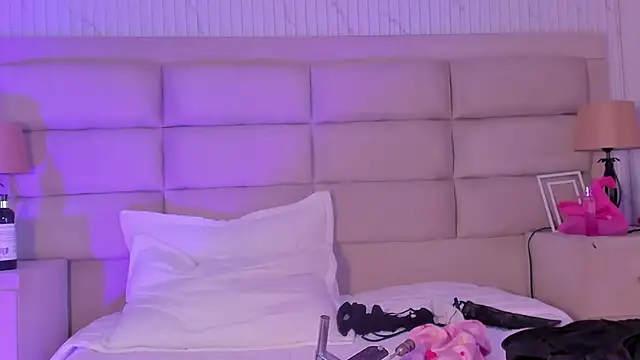 CarolineFyre live XXX chat