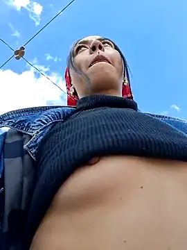 Zafiro_glow Adlı Modelin Canlı XXX Sohbeti