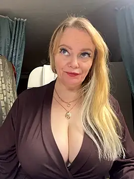 Sweet-blonde 即時 XXX 聊天