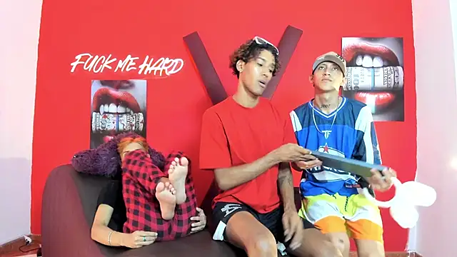 Pokazy przed kamerką – BOYS_PLAY