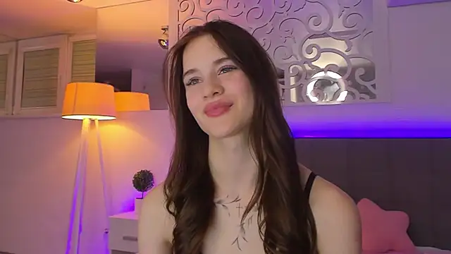 LuisaClover: онлайн-секс-чат