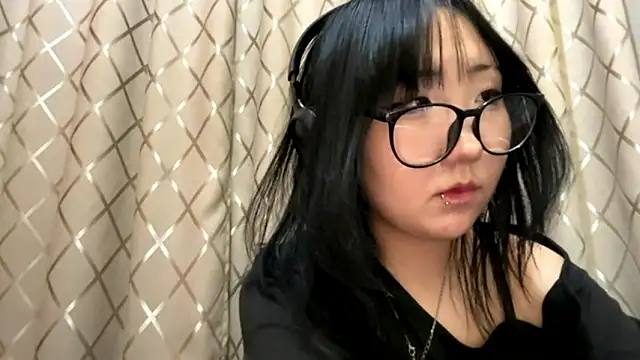 Yunananaa webcam show