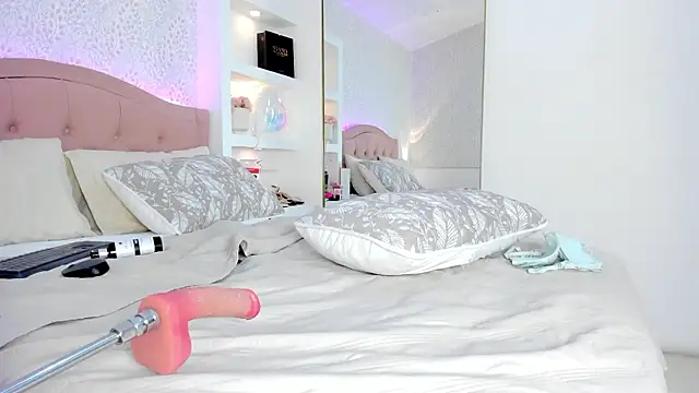 Cutie-Kim's Live XXX Chat