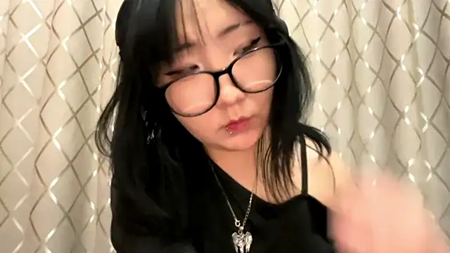 Yunananaa – Naživo XXX chat