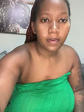 Brandyy23: διαδικτυακό σόου στην κάμερα