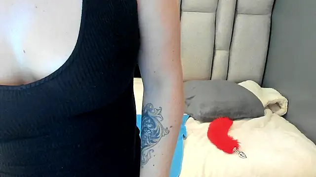 Charlot_milf: απευθείας συνομιλία ΧΧΧ