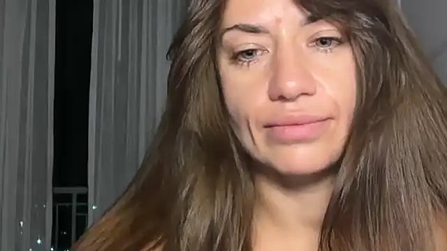 Chat +18 de Roriann ao vivo