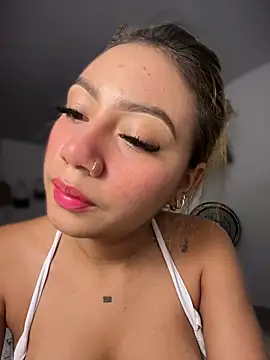 Dulce_Sofi_ Chat XXX in diretta