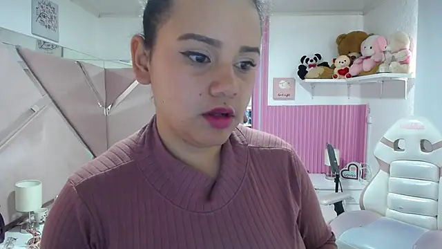 _Miaaleon Adlı Modelin Canlı XXX Sohbeti