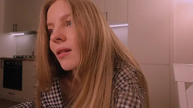 NikaCherie Adlı Modelin Canlı XXX Sohbeti