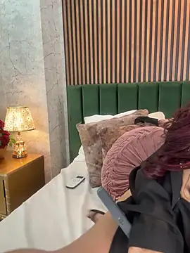 Pokazy przed kamerką – MonicaMoret