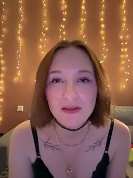 Show modela AlinaFoxyy na web-kameri