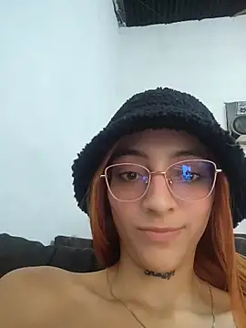 Dani-peggin élő XXX-chatje