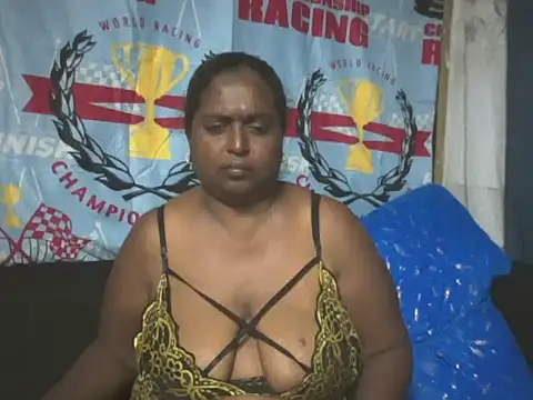 Indianhoney58 élő XXX-chatje