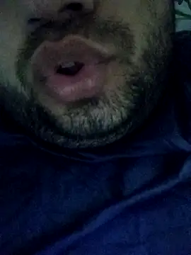 ilqarrr: διαδικτυακό σόου στην κάμερα