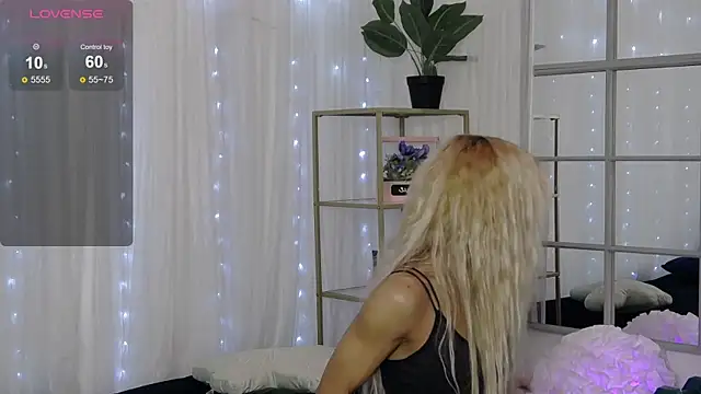 SarahRaynex élő XXX-chatje