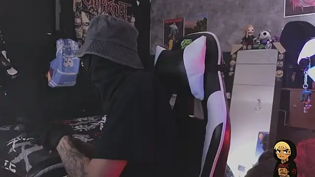 AcidMilo: διαδικτυακό σόου στην κάμερα