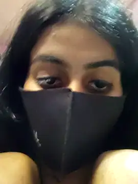 Pokazy przed kamerką – Thaper_Meera2