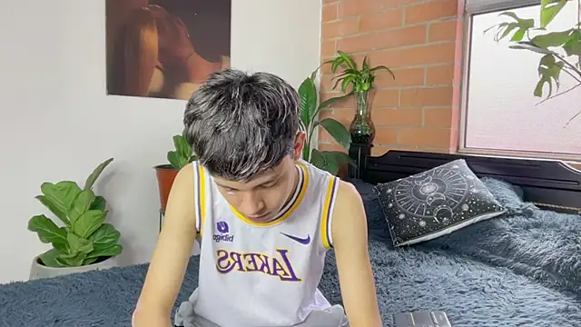 Chat +18 de Andy_Belier23 ao vivo