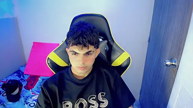 Pokazy przed kamerką – Dustyy_33