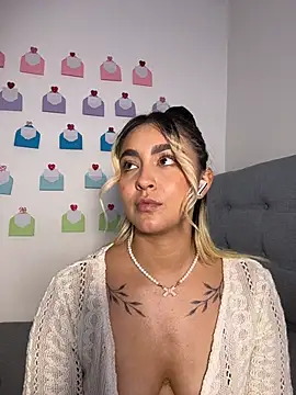 Elina_Hills Pertunjukan Webcam