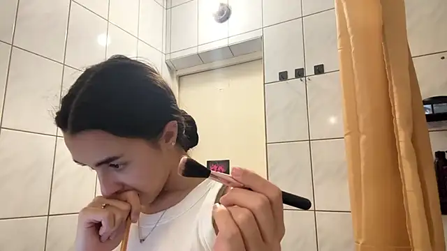 TyraMagnaのライブXXXチャット