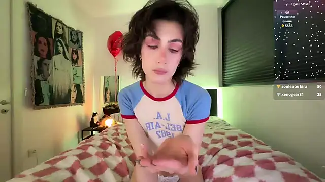 kira_yoshika9e Adlı Modelin Canlı XXX Sohbeti