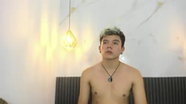 XXX chat uživo modela AndyFame1