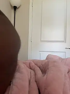 makeherfeelg: διαδικτυακό σόου στην κάμερα