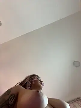 XXX chat uživo modela SOPHIIE_LUX_