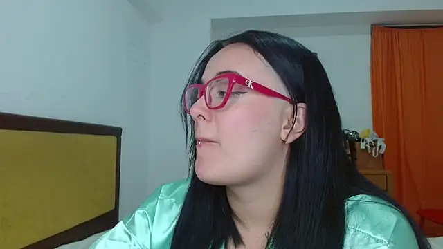 Nova-Satela লাইভ XXX চ্যাট