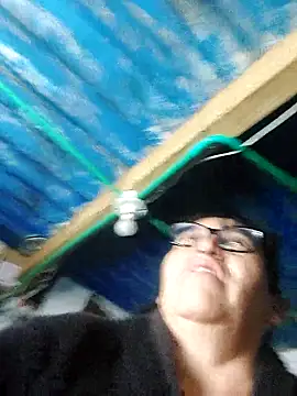 clarita_01: διαδικτυακό σόου στην κάμερα