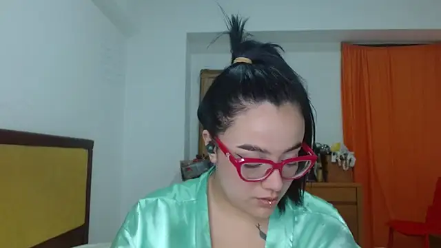 Nova-SatelaのライブXXXチャット