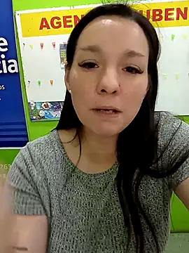 BeesametodaのライブXXXチャット