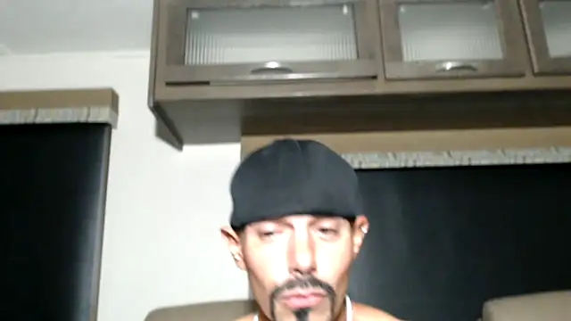 ThickD2C: вебкам-шоу