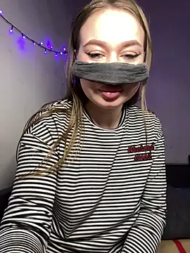 Mikki5P Adlı Modelin Web Kamerası Şovu