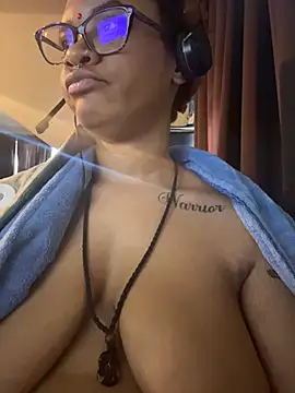 Chat +18 de nickytheehawtie ao vivo