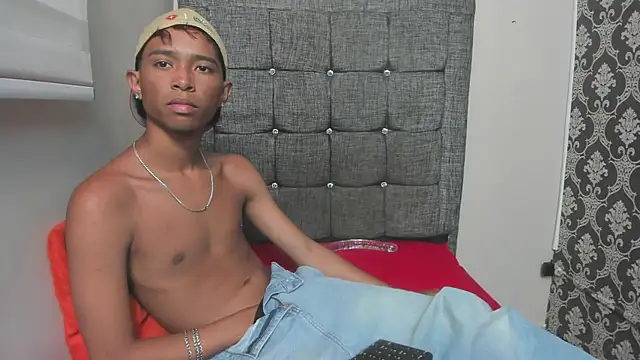 Little_Twink19x: διαδικτυακό σόου στην κάμερα