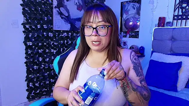 XXX chat uživo modela Kata_Bigboobs