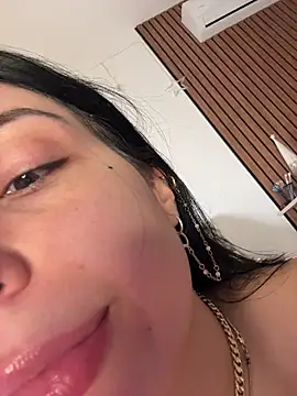 KimArts Adlı Modelin Canlı XXX Sohbeti