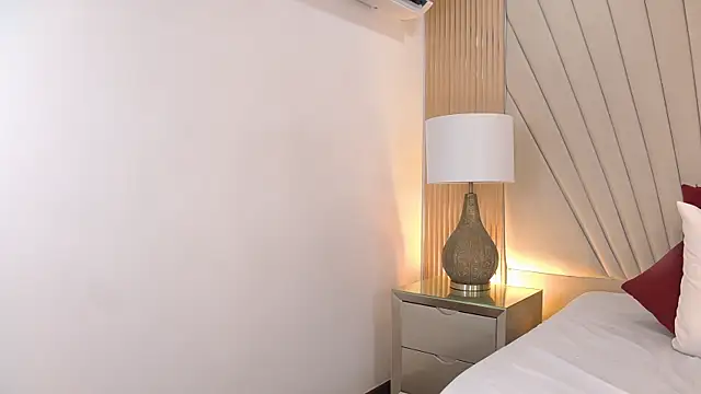 دردشة SaraLugo الجنسية المباشرة