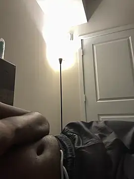 makeherfeelg: διαδικτυακό σόου στην κάμερα