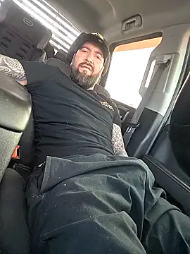 XXX chat uživo modela Beardedtattood