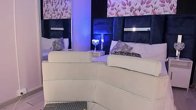 XXX chat uživo modela LolaGray__