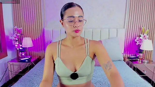 ZOEBARLOWE's Live XXX Chat