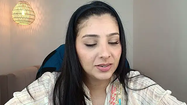 Chat XXX en directo de YummyAnna_