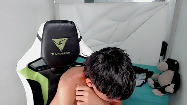 Liarr_: διαδικτυακό σόου στην κάμερα